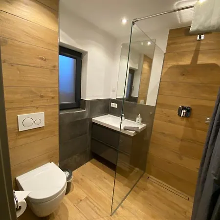 Gaestezimmer Melina Am Nuerburgring 阿德瑙