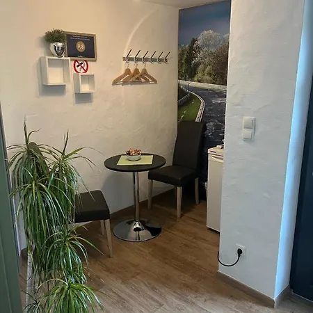 Gaestezimmer Melina Am Nuerburgring 阿德瑙