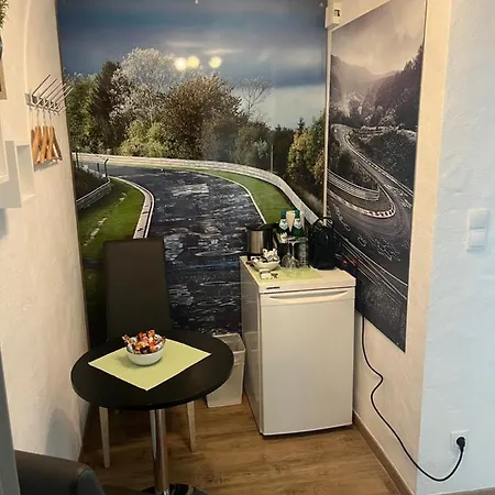 Gaestezimmer Melina Am Nuerburgring 3* 阿德瑙
