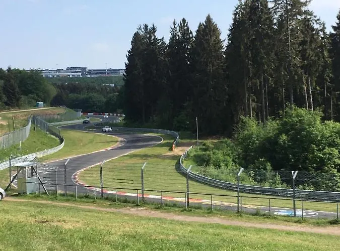 Gaestezimmer Melina Am Nuerburgring Alojamento de Acomodação e Pequeno-almoço 3*