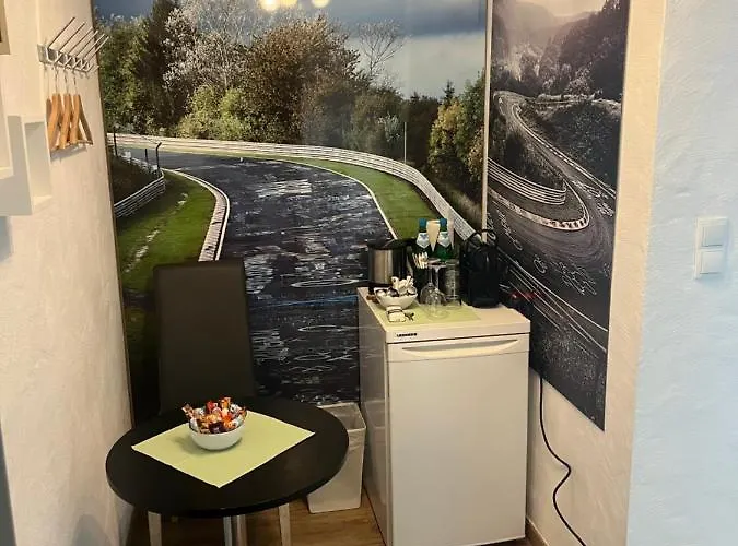 Gaestezimmer Melina Am Nuerburgring 3* Adenau